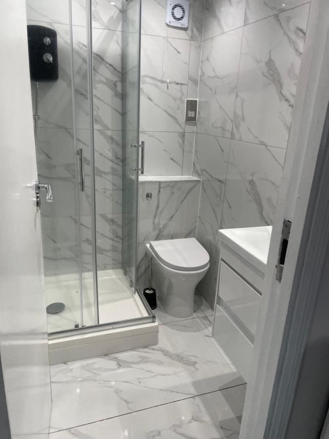 Newly Renovated Studio In Acton Лондон Экстерьер фото