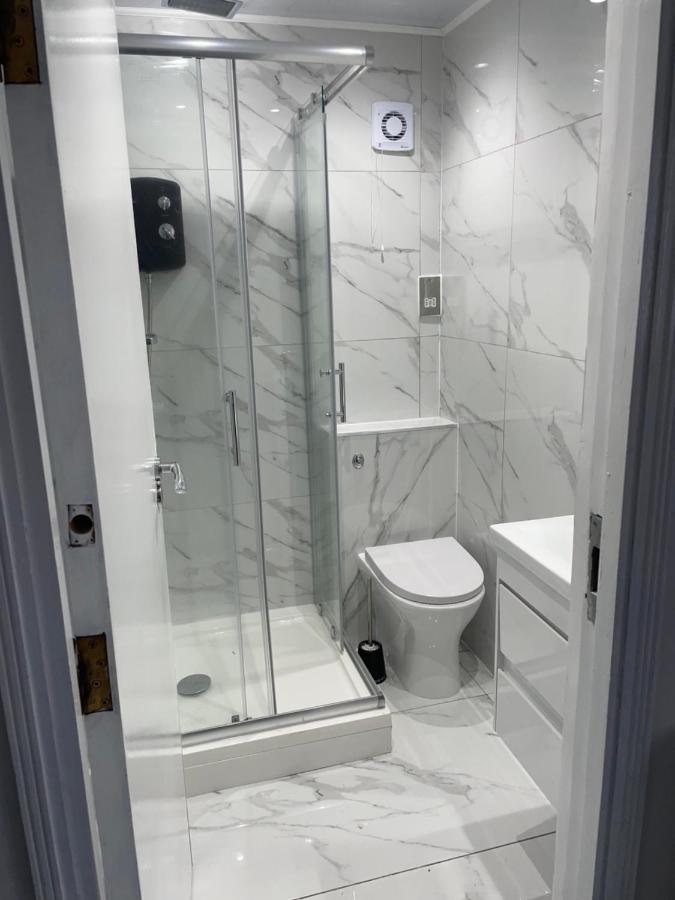Newly Renovated Studio In Acton Лондон Экстерьер фото