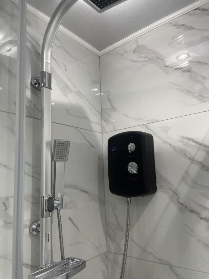 Newly Renovated Studio In Acton Лондон Экстерьер фото